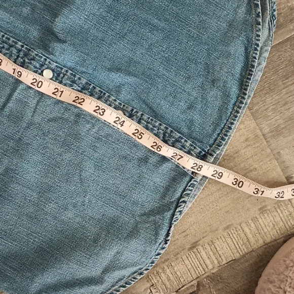 Vintage LEVI'S Sleeveless Denim Shirt - Picture 5 of 7